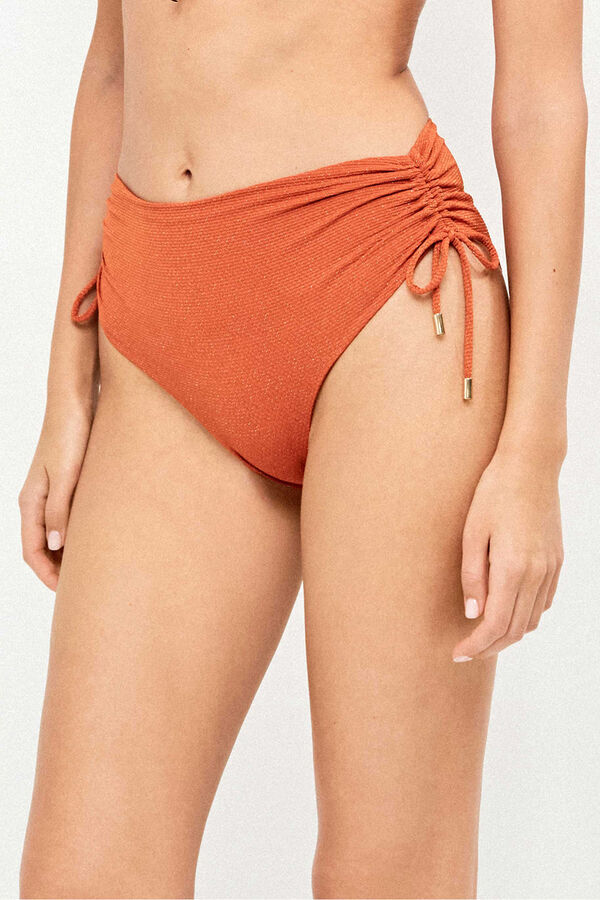 Gisela Goldenes hochgeschnittenes Lurex-Piqu&eacute; Bikini-H&ouml;schen Rot