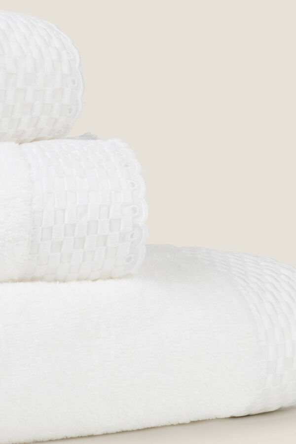Womensecret Terrycloth towel with broderie anglaise blanc
