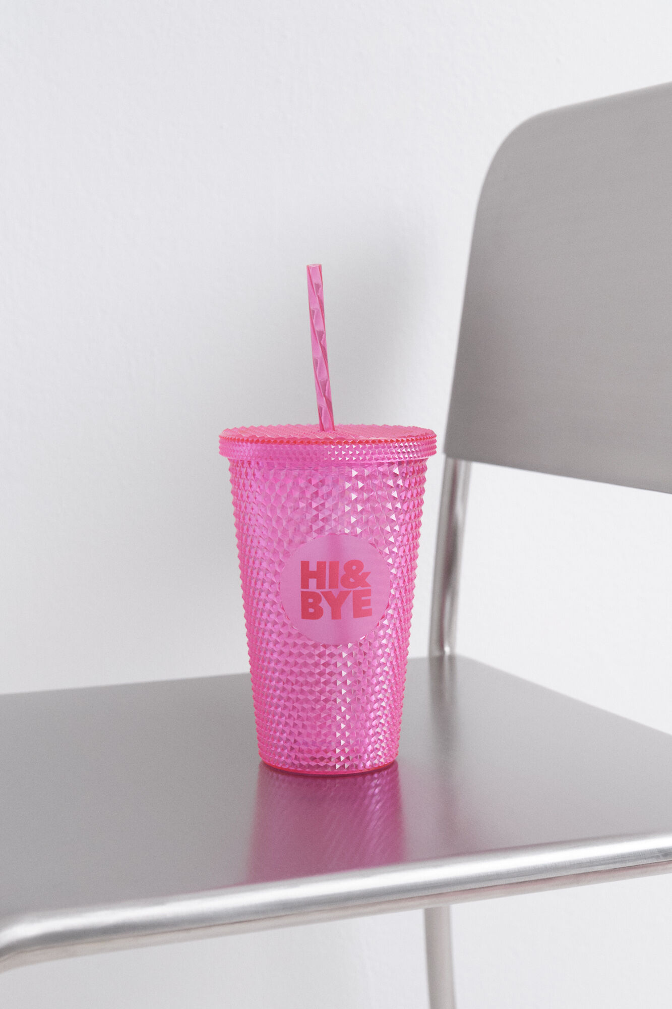 HI&BYE Plastic cup with integrated straw and wine