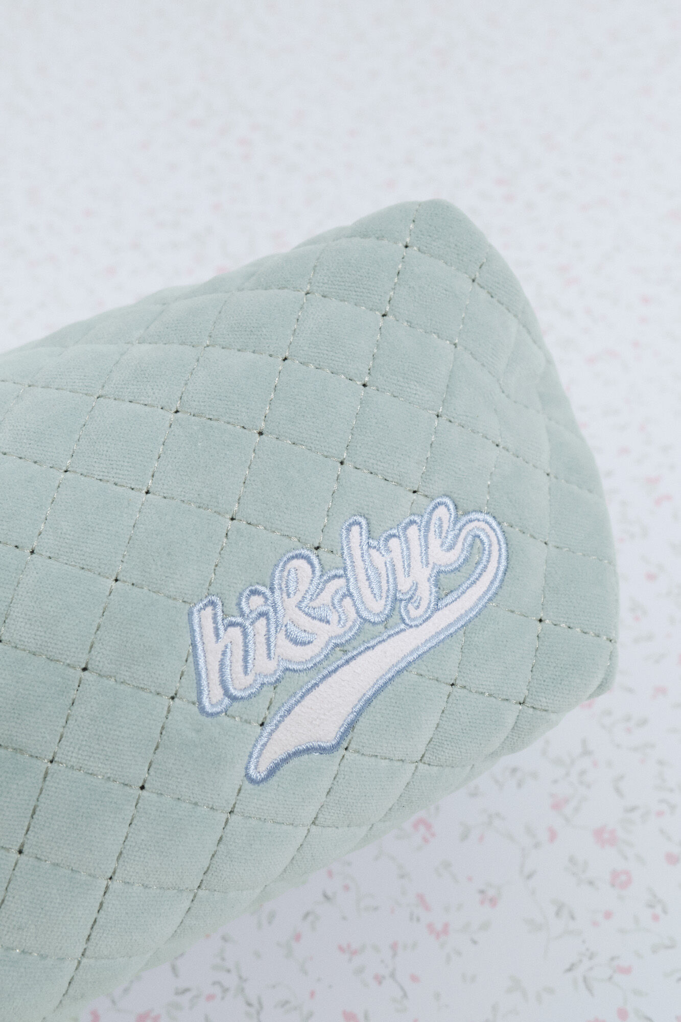 HI&BYE Neceser terciopelo logo bordado verde