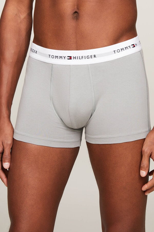 Womensecret Pack de 3 boxers tipo trunk, com uma confortável cintura elástica em branco e detalhes distintivos da Tommy Hilfiger, proporciona um toque inovador à tua coleção de roupa interior. estampado