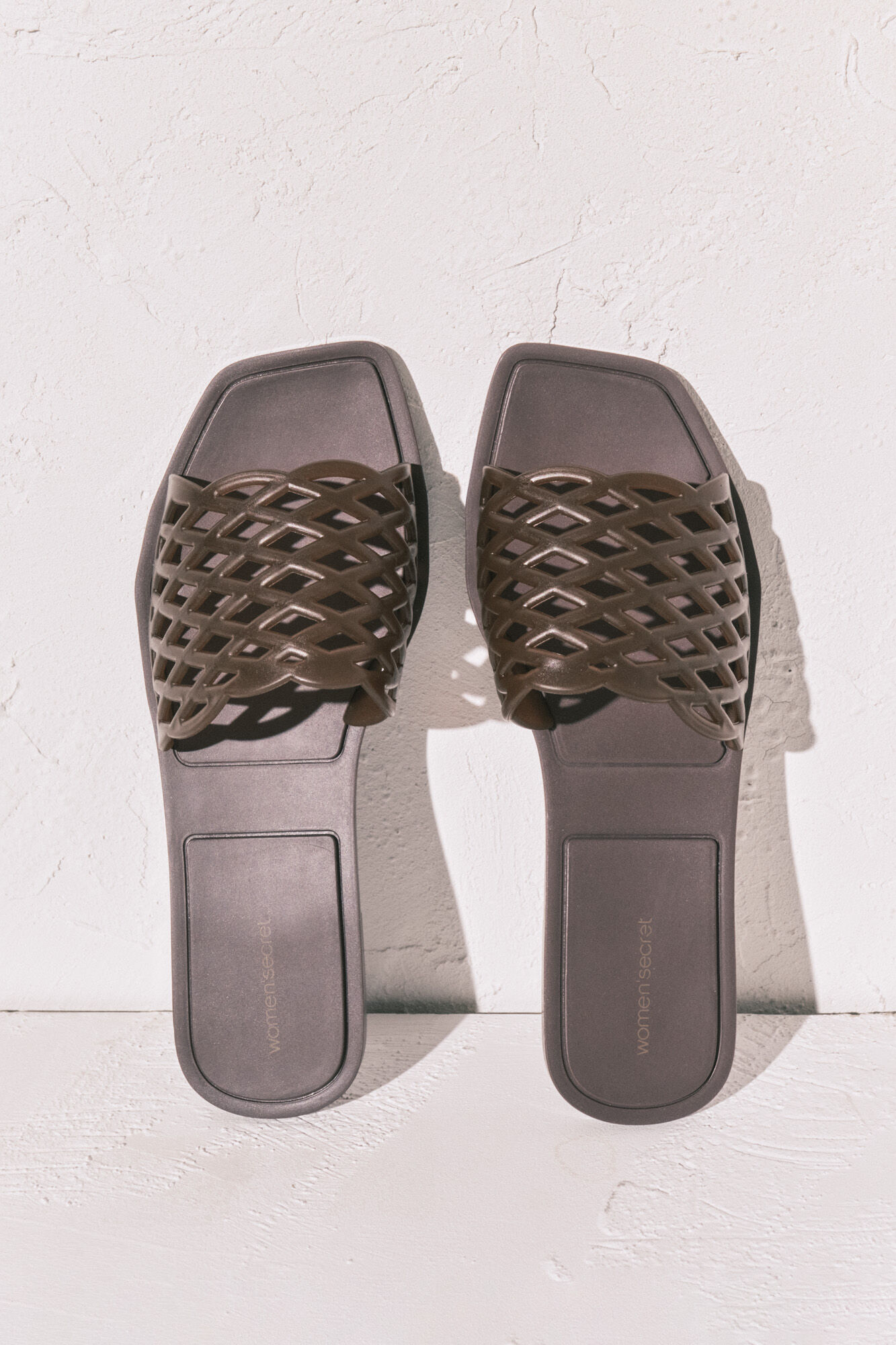 Women'secret Brown jelly flat sandals