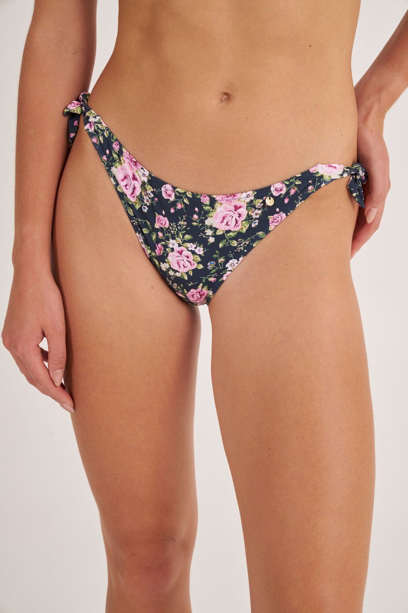 Bohodot Braga bikini cl&aacute;sica lazos floral