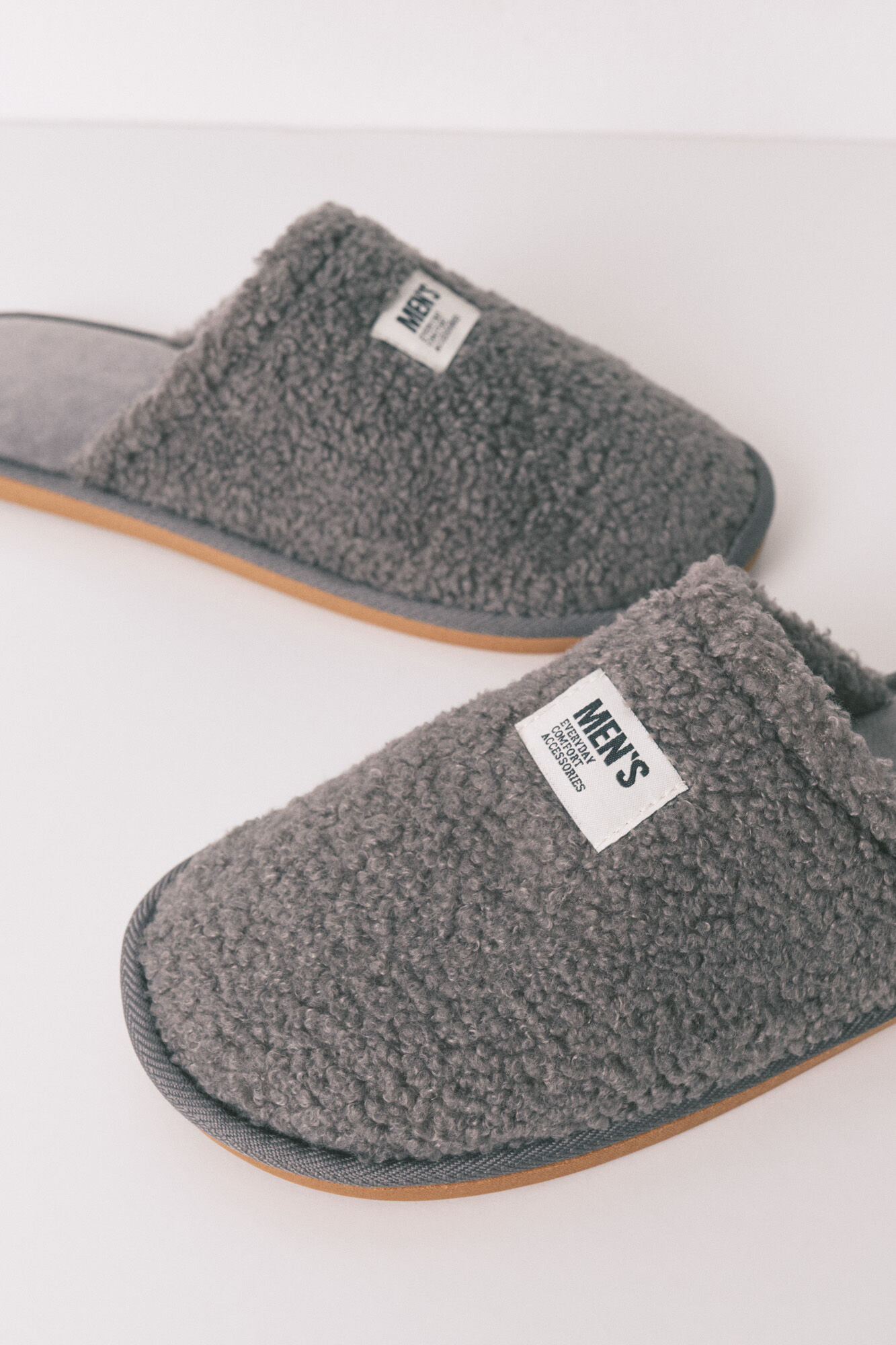 Women'secret Men's grey faux shearling slippers