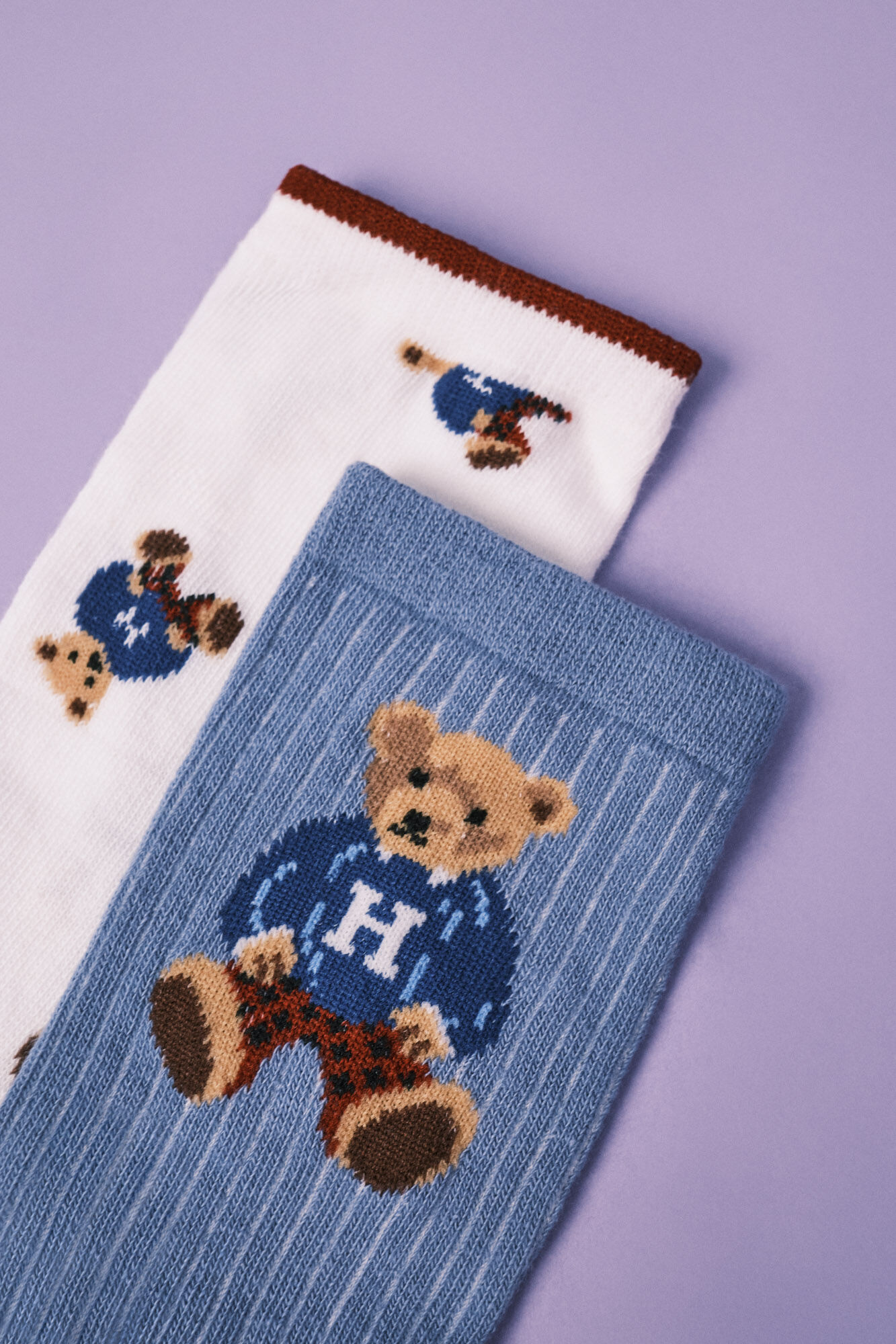 HI&BYE Lot de 2 chaussettes bleu et beige ourson