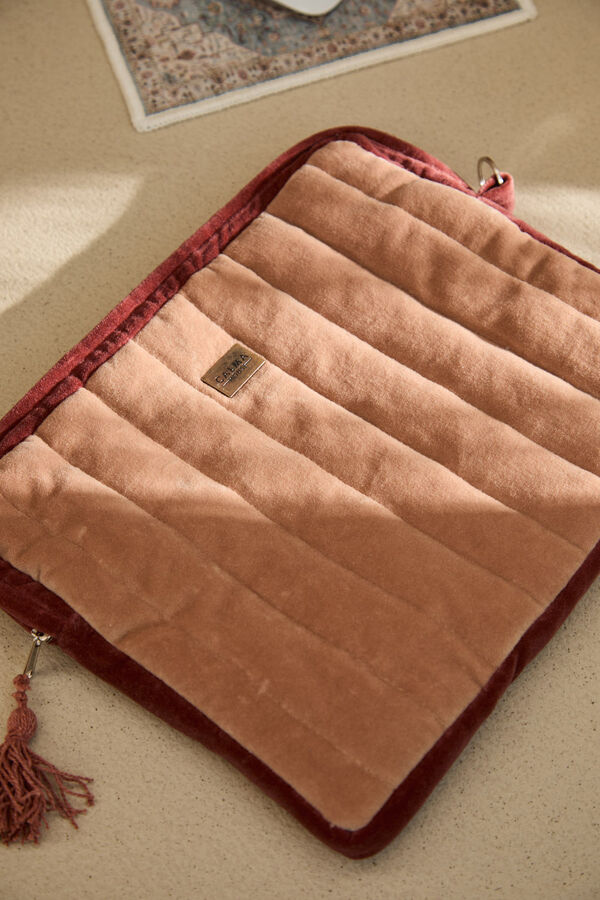 Calma House Osaka Earth-Tone Velvet Puffer Laptop Case red