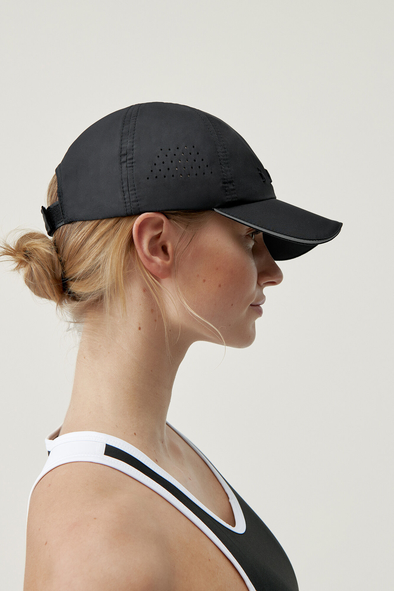 Born Living Yoga Cap Deckel Schwarz