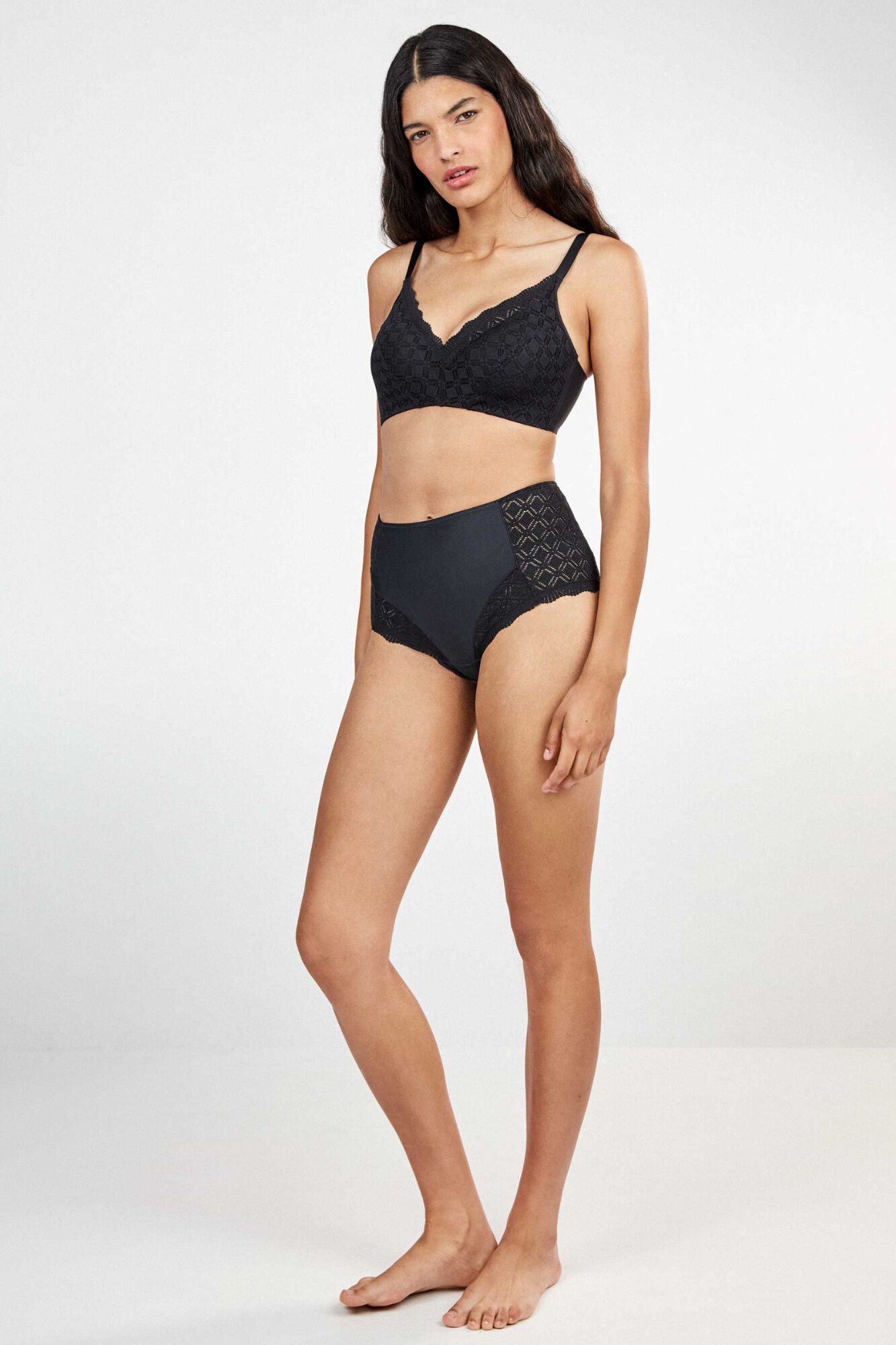 Gisela Hochgeschnittener Slip mit geometrischer Spitze