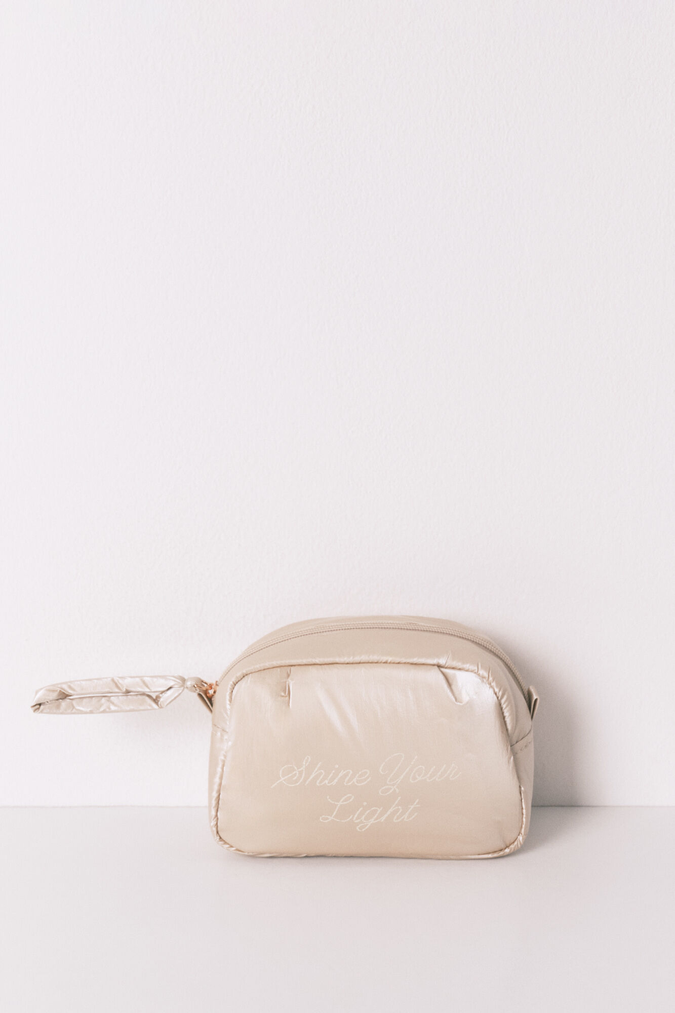 Women'secret Small pink satin-finish puffer vanity case 