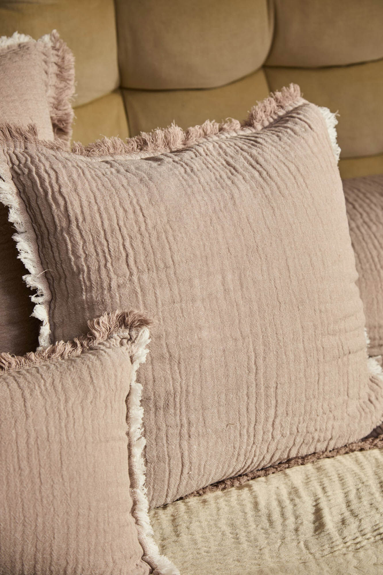 Calma House Capa de almofada quadrada de musselina de algod&atilde;o em tons de pedra