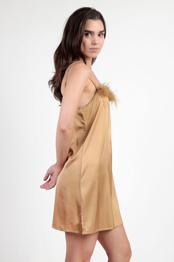 Admas Camis&oacute;n sat&eacute;n detalle plumas marab&uacute; luxe&nbsp; amarillo