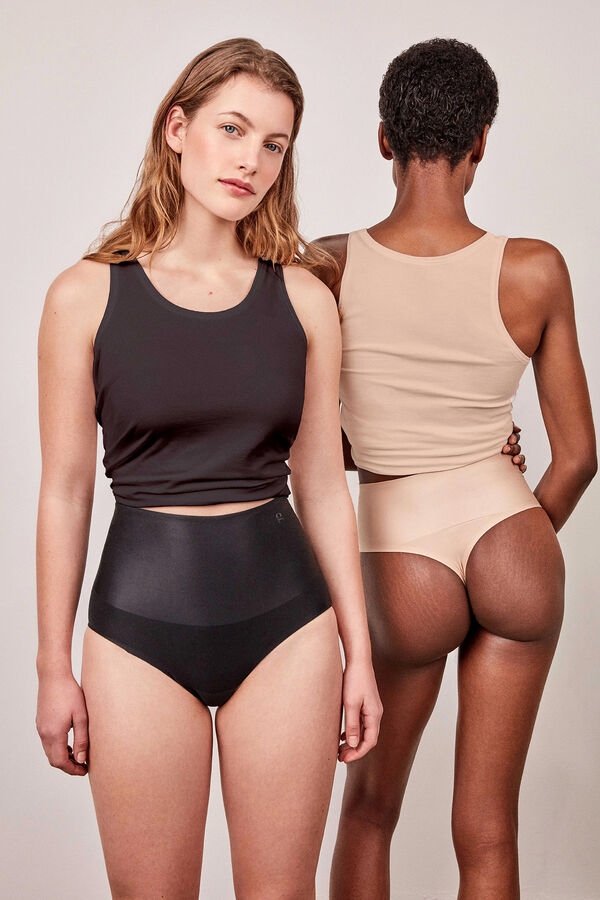 Gisela Braga alta negro