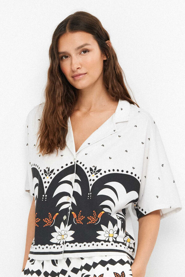 Gisela Camisa fluida print tropical manga japonesa blanco