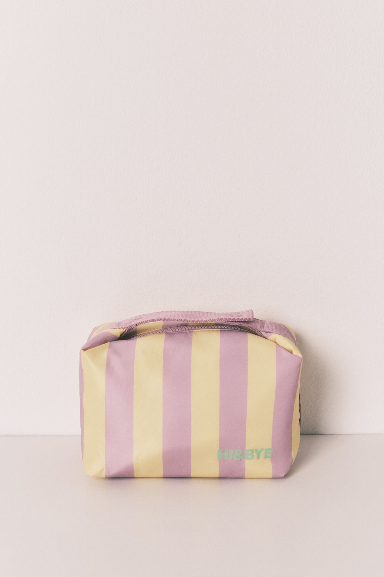 HI&BYE Lilac medium striped vanity case