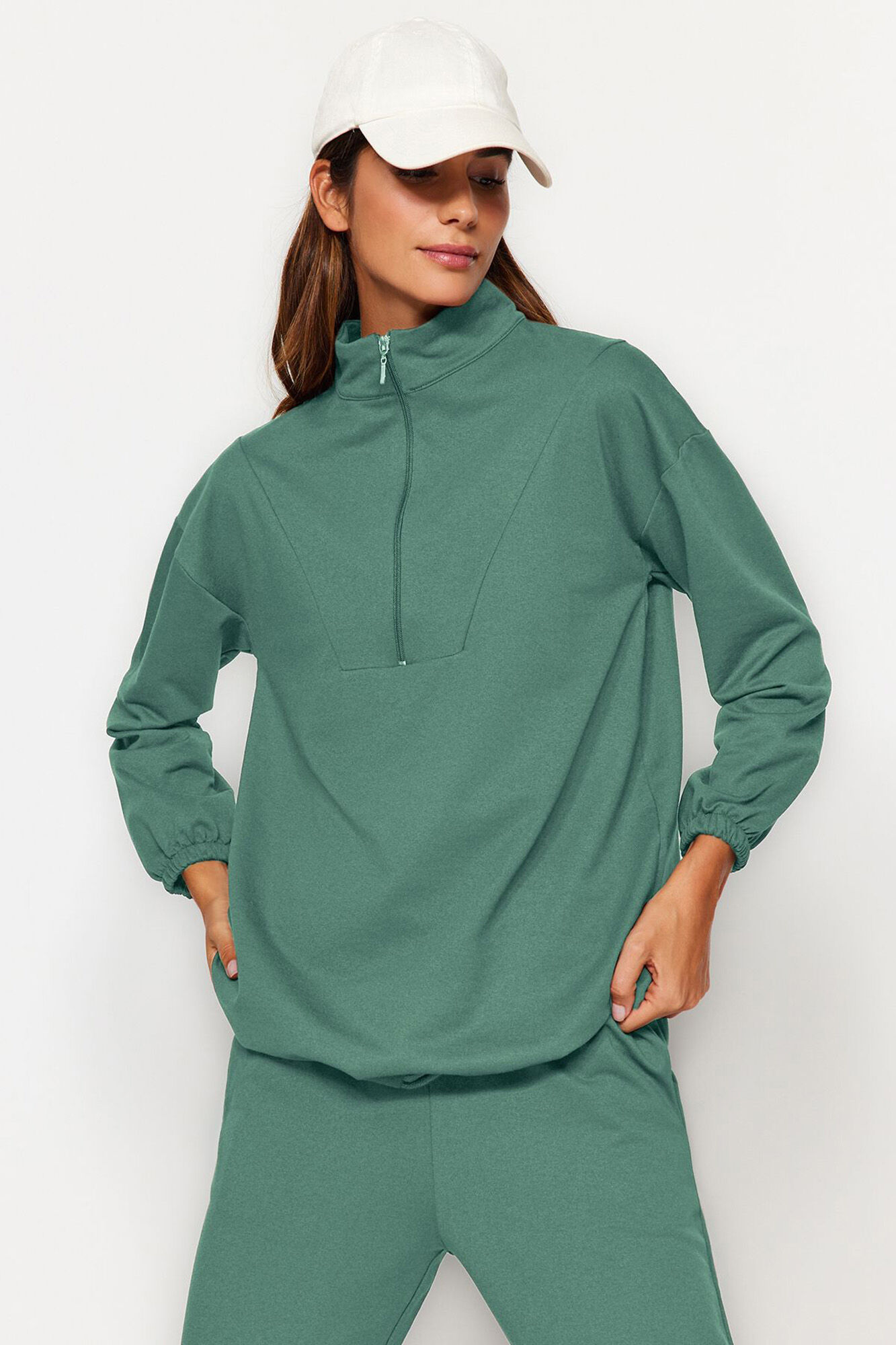 Trendyol Conjunto ch&aacute;ndal verde sudadera y pantal&oacute;n