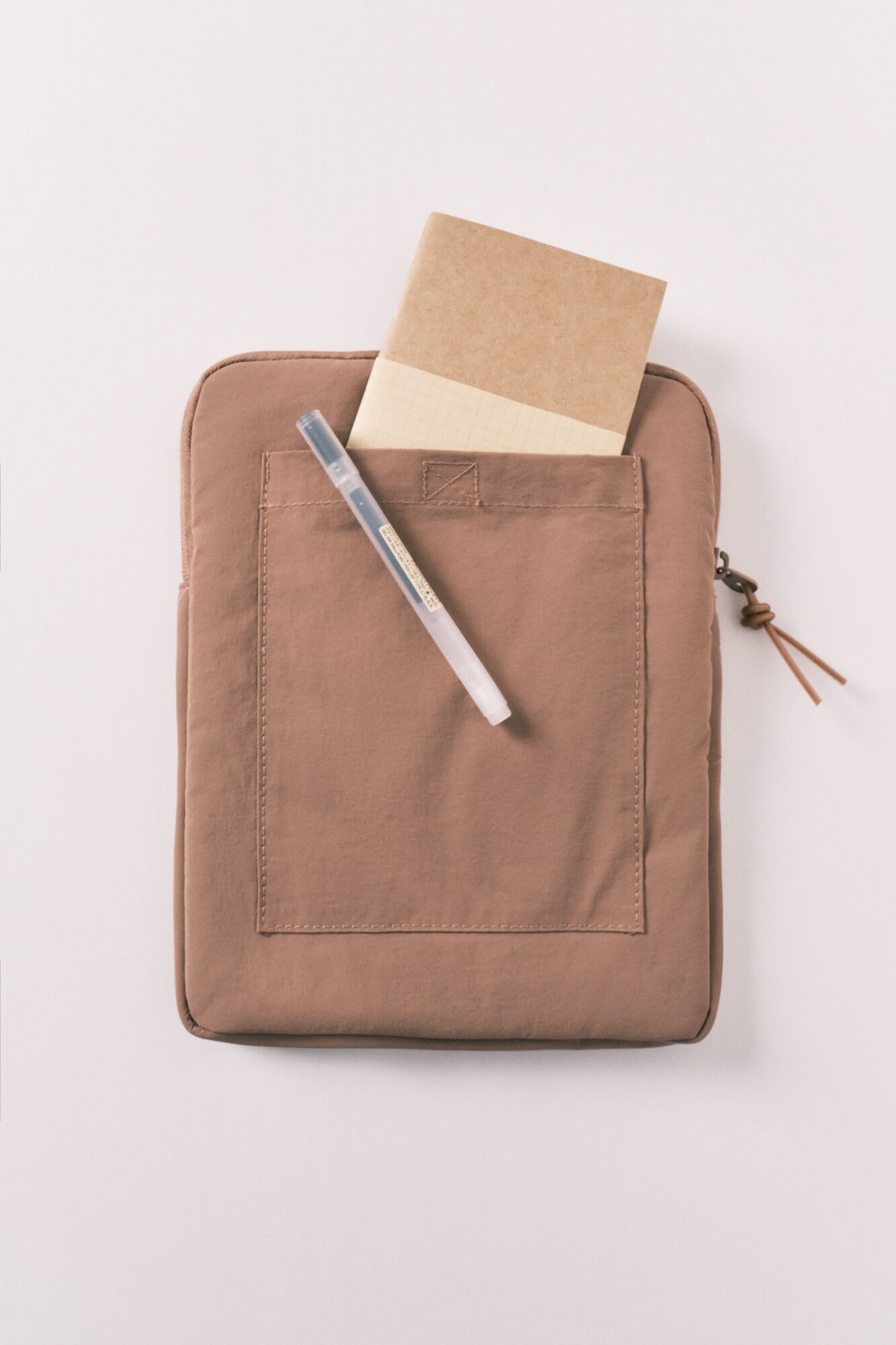 Women'secret Funda tablet acolchada marr&oacute;n logo