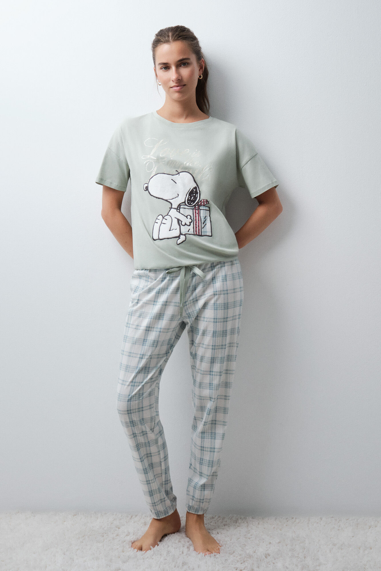 Women'secret Pijama lungă cu m&acirc;necă scurtă Snoopy &icirc;n carouri din bumbac
