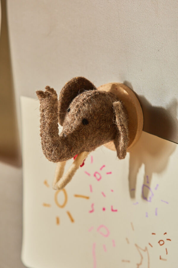 Calma House Elephant felt magnet grey