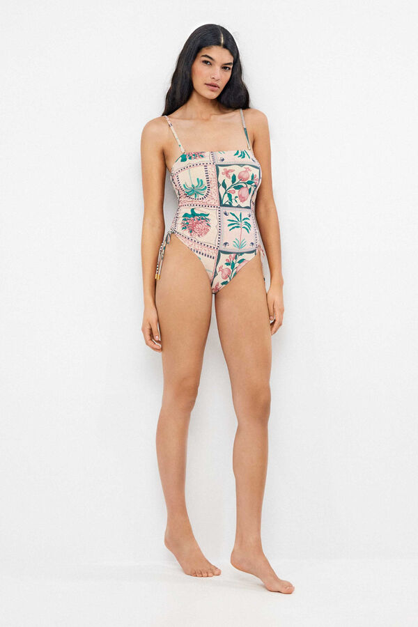 Gisela Ba&ntilde;ador sin aro escote bandeau blanco