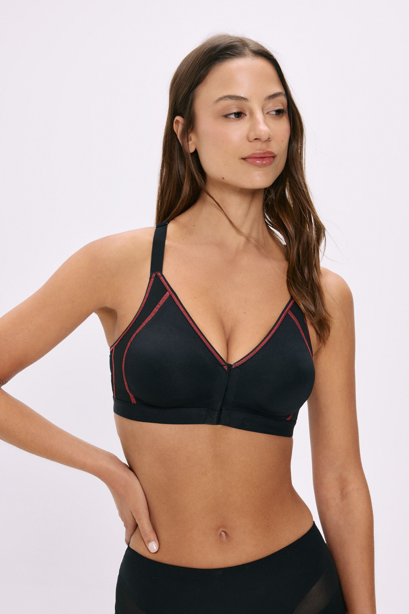 Selene Nora el&ouml;l z&aacute;r&oacute;d&oacute; sportmelltart&oacute;