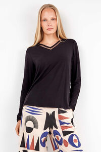 Gisela T-shirt with neckline lace detail
