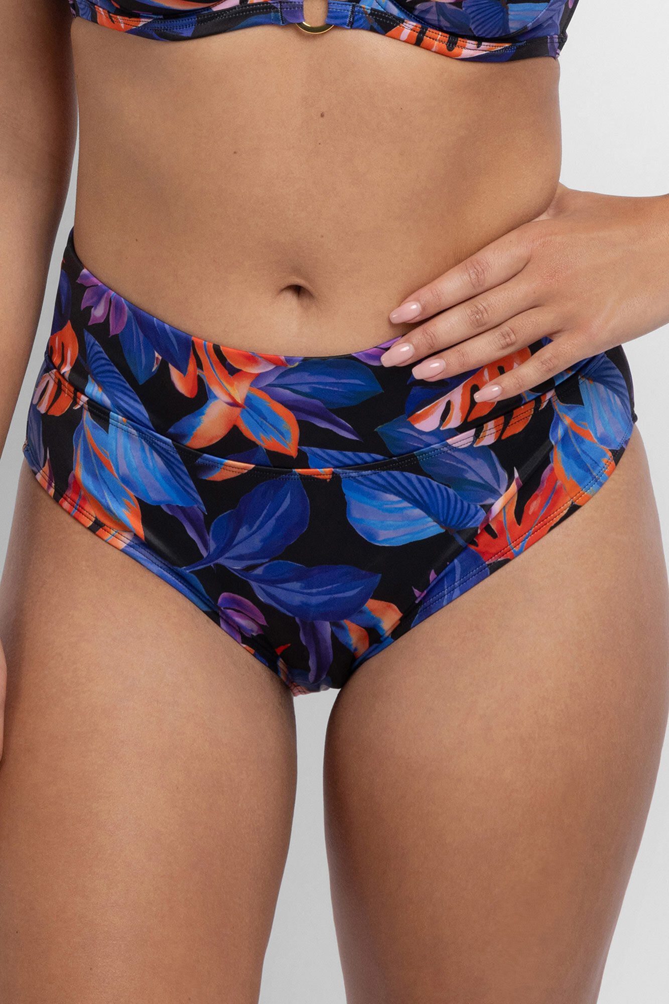 Dorina Cueca completa Togo mago