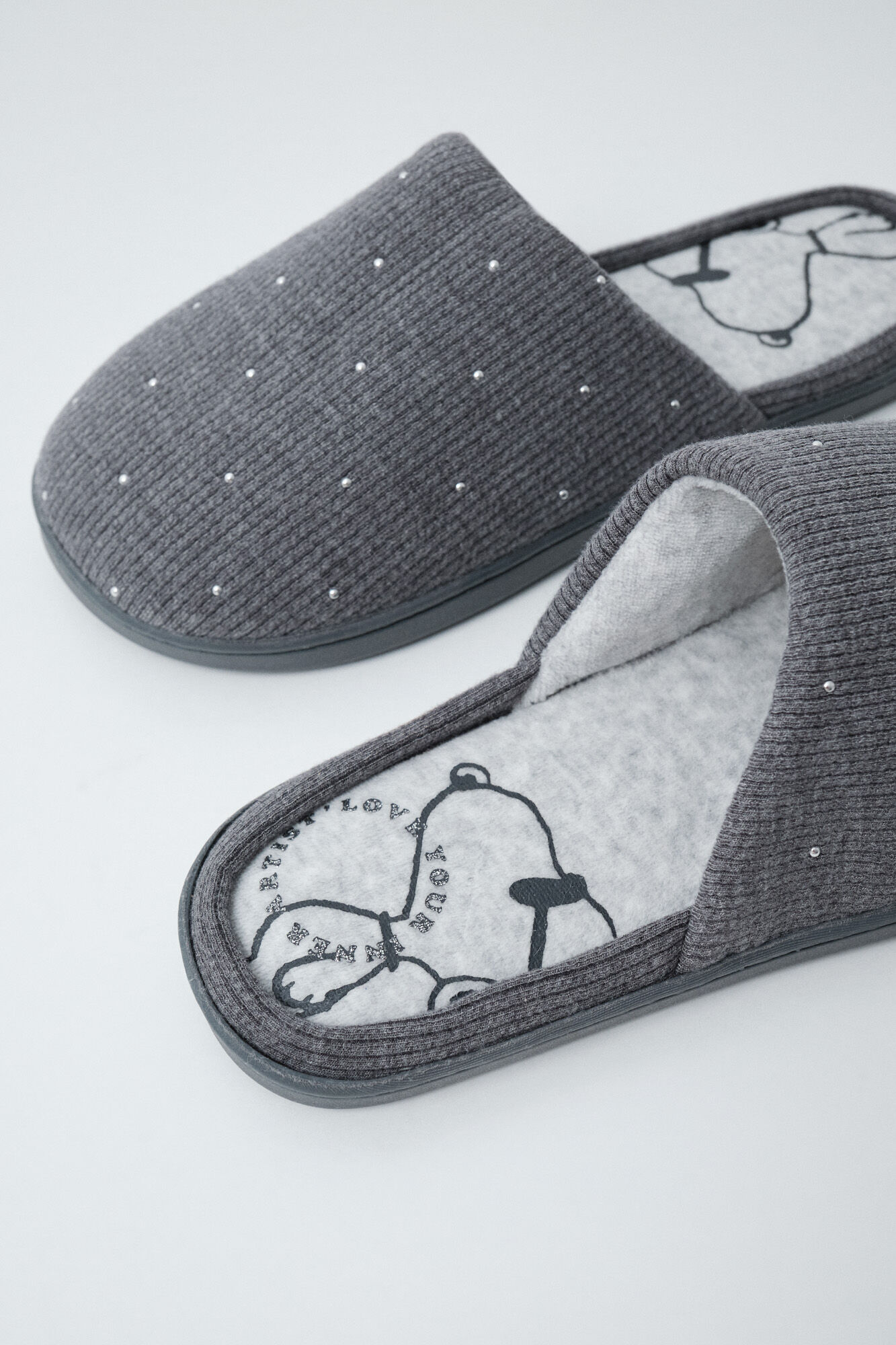 Women'secret Zapatillas casa Snoopy tachas gris