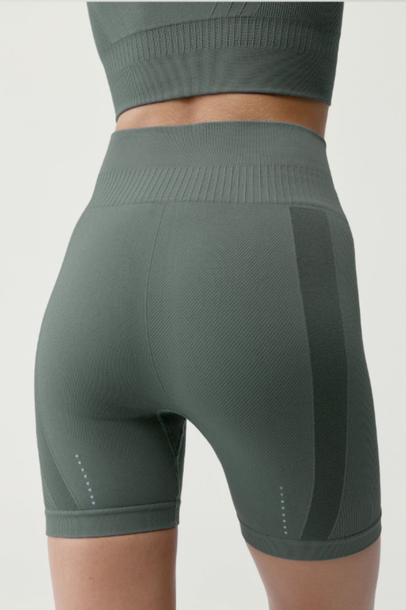 Born Living Yoga Gr&uuml;ne Sport-Shorts Eris