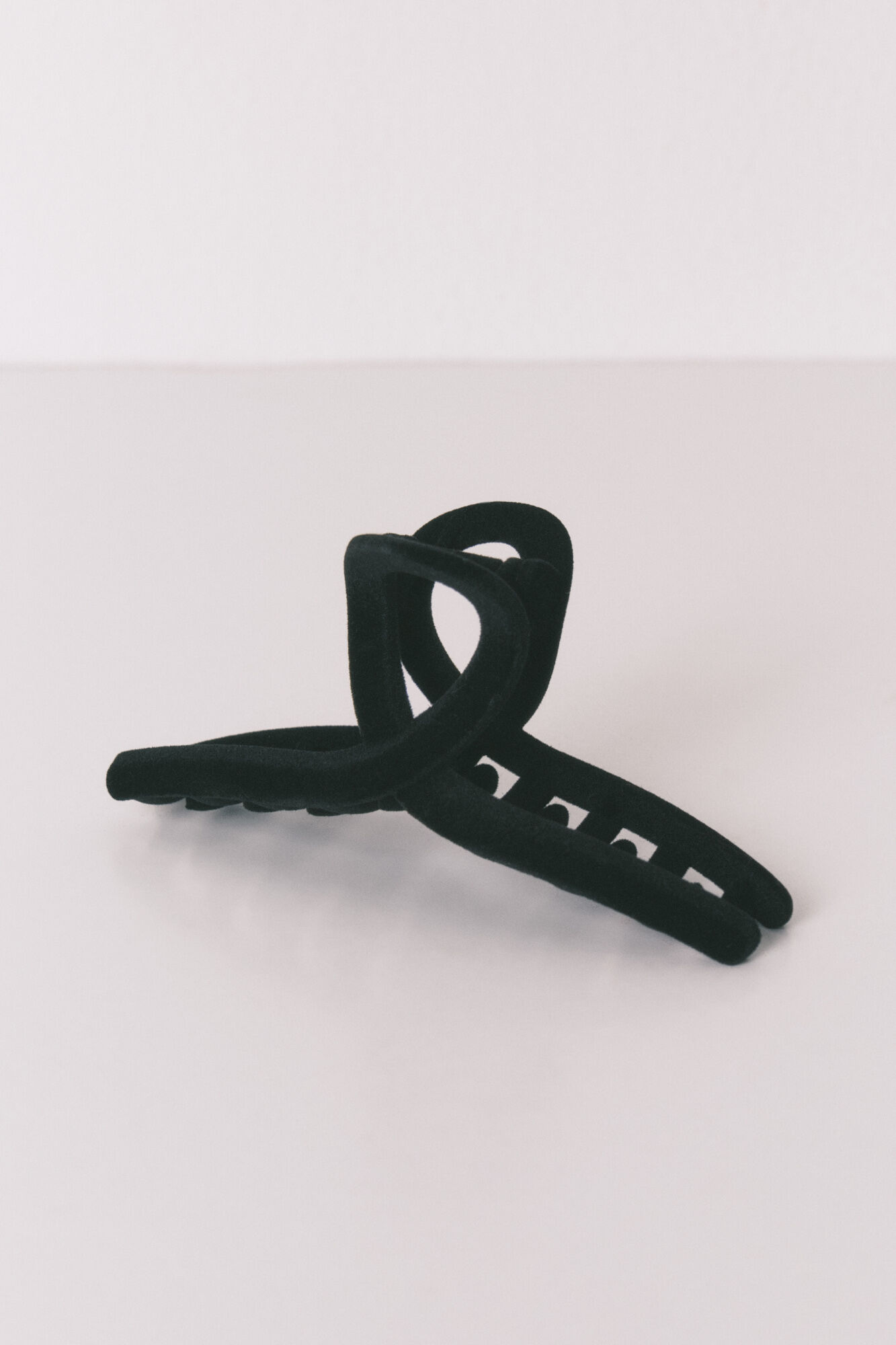 Women'secret Large black velvet clip