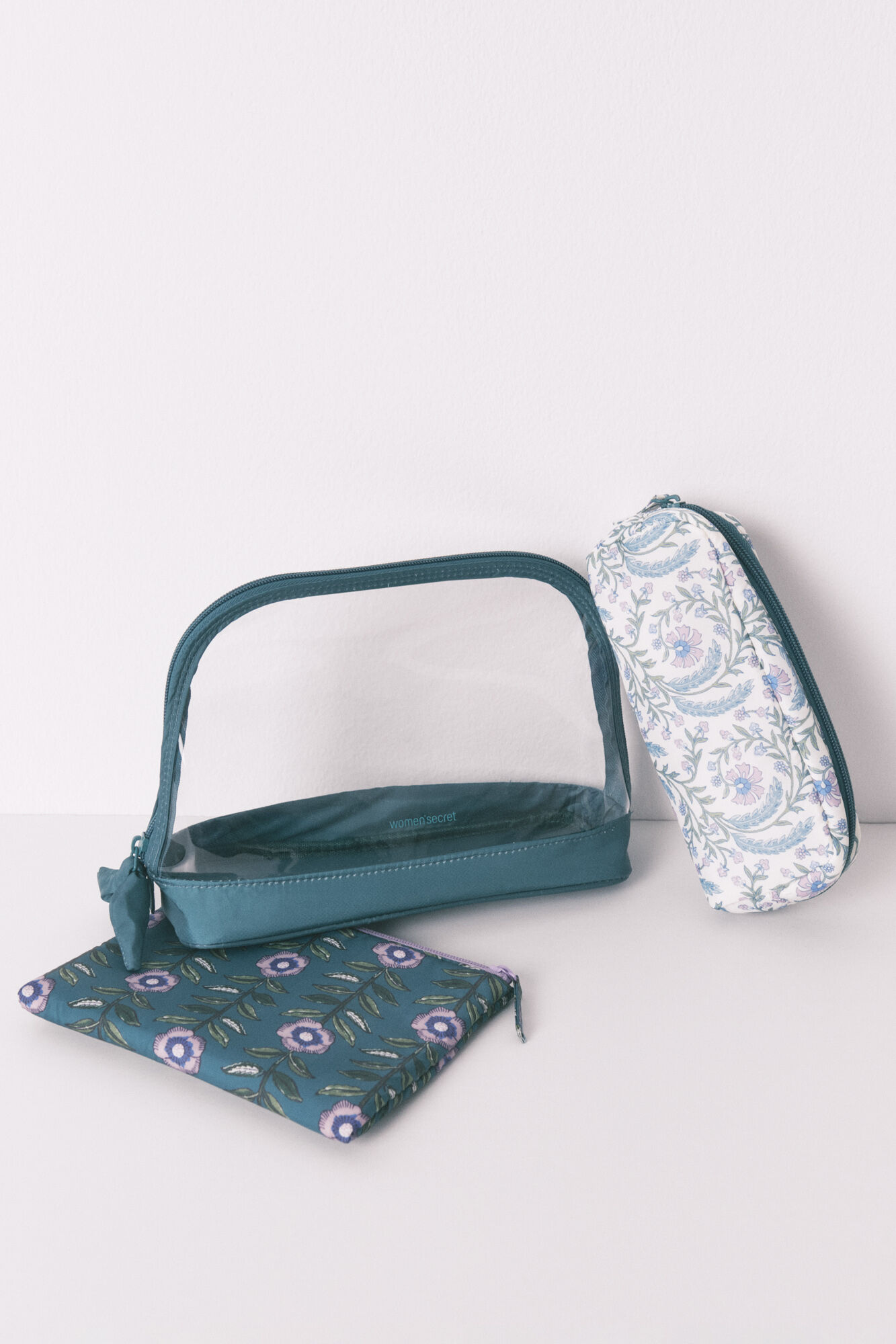 Women'secret Pack of 3 green printed toiletry bags