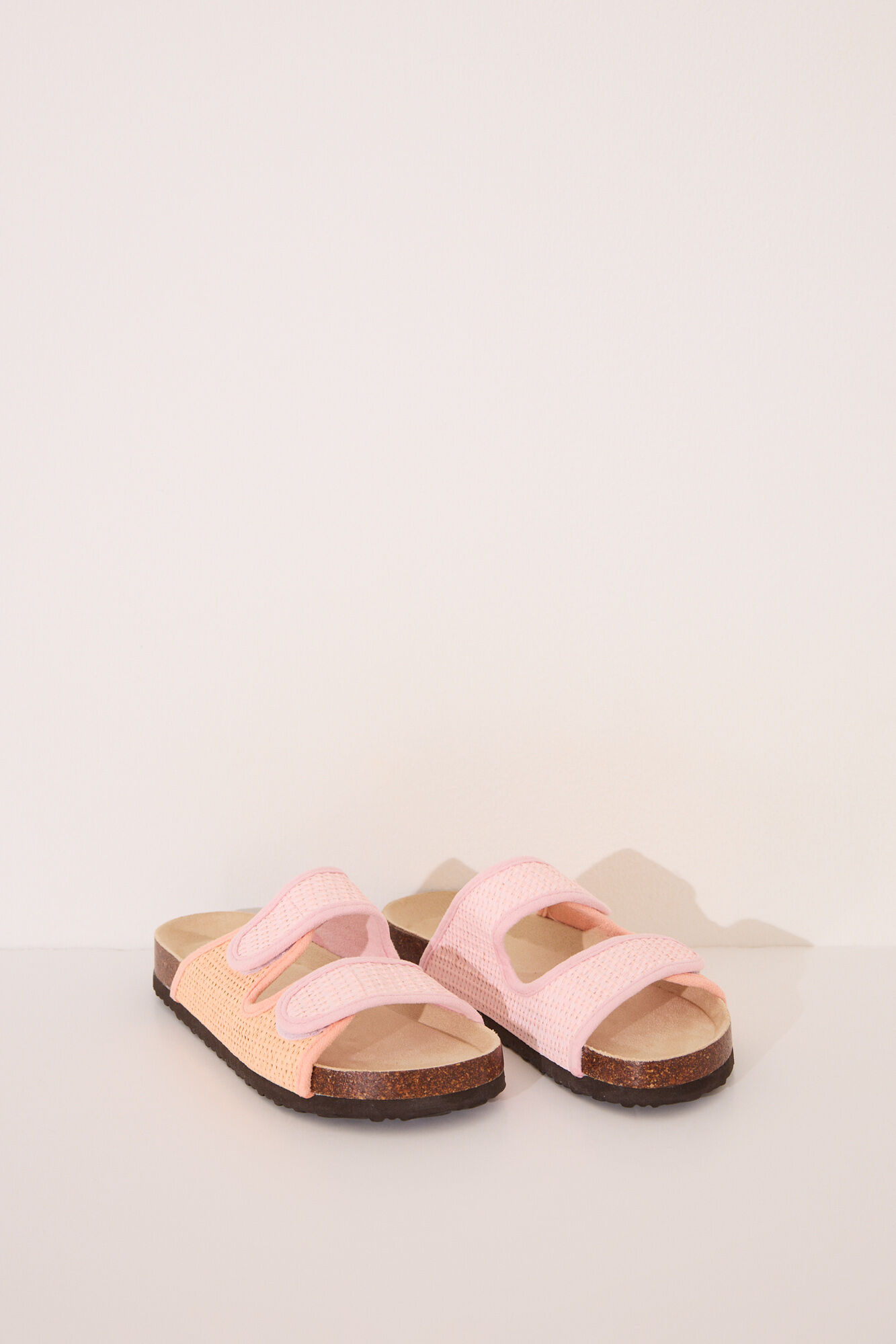Salmon pink raffia effect bio sandals