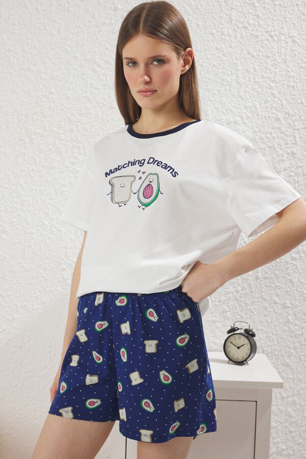 Trendyol Conjunto de pijama corto aguacates marfil