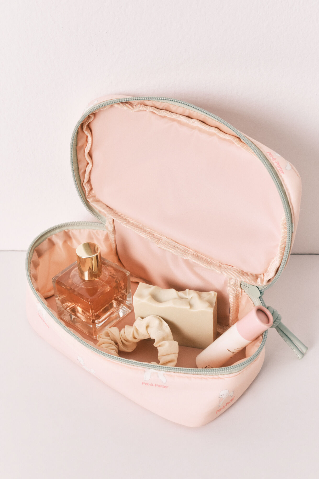 Women'secret Pink small dog print vanity case