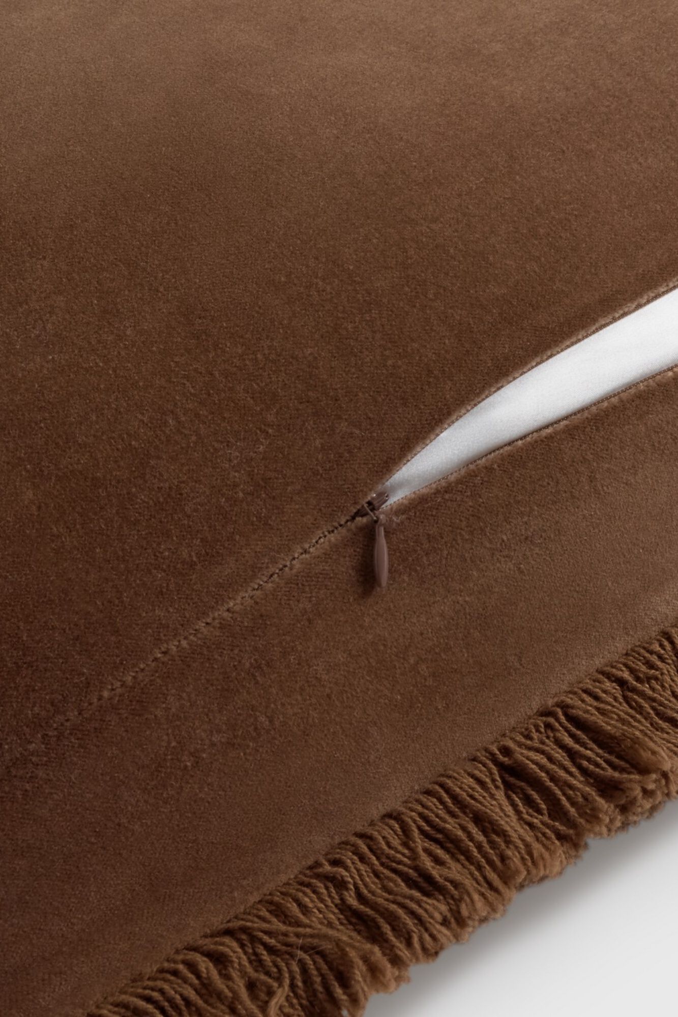 Textura Kissenbezug aus Baumwollsamt mit Fransen