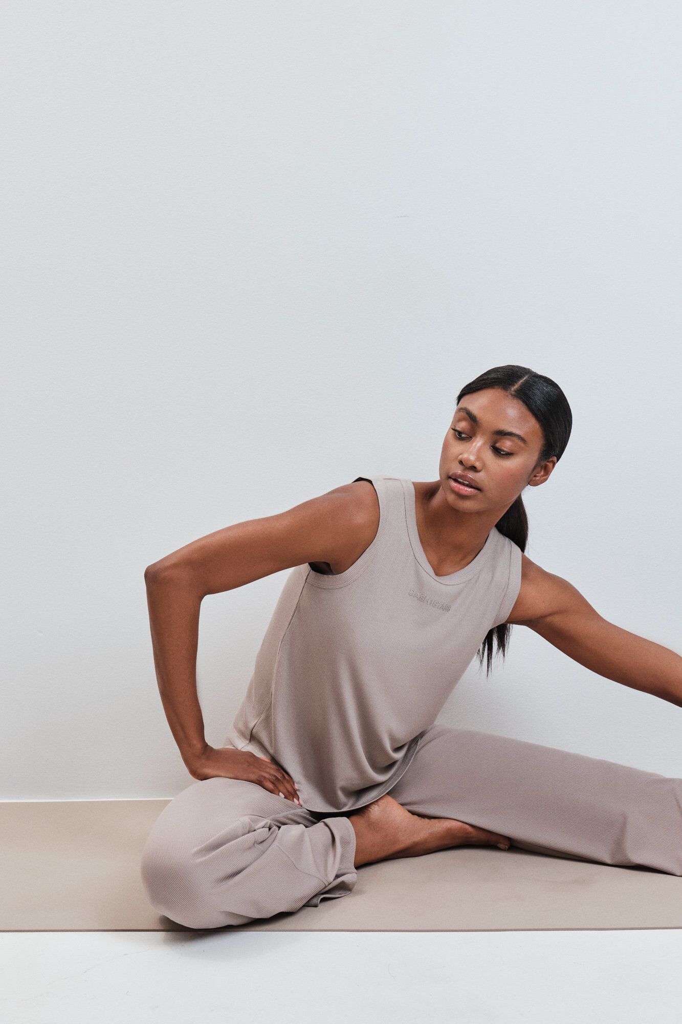 Womensecret Conjunto de t-shirt, cal&ccedil;a e sapatilhas 