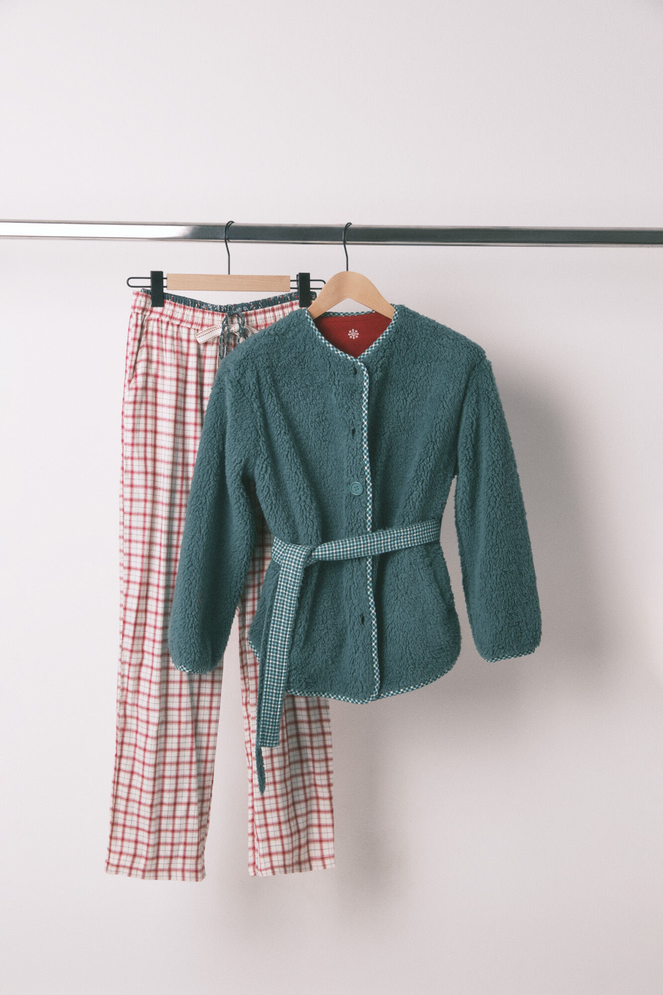 Womensecret Slippers, trouser, t-shirt and fabric set 