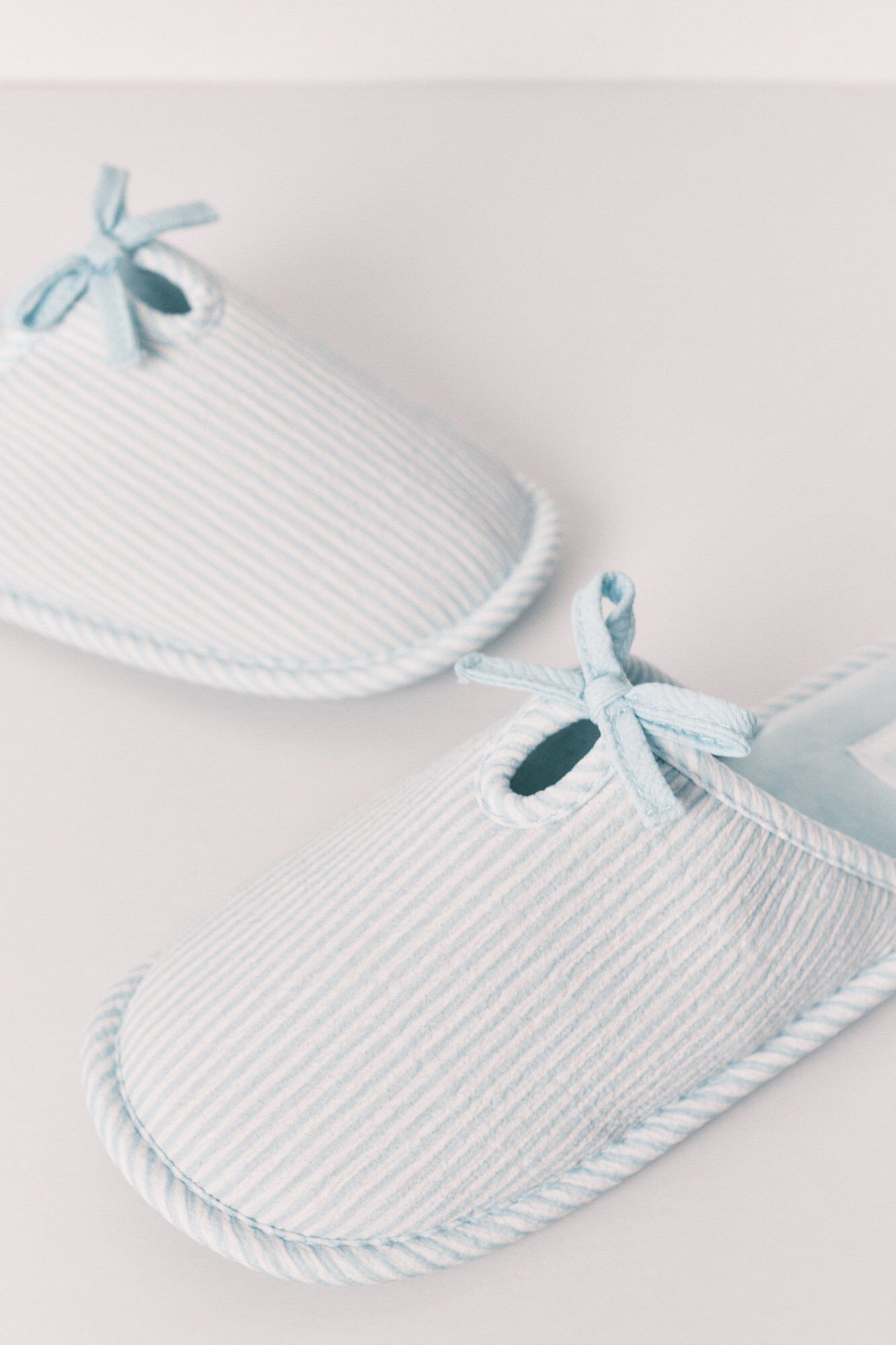 Womensecret Conjunto de chinelos e n&eacute;cessaire 