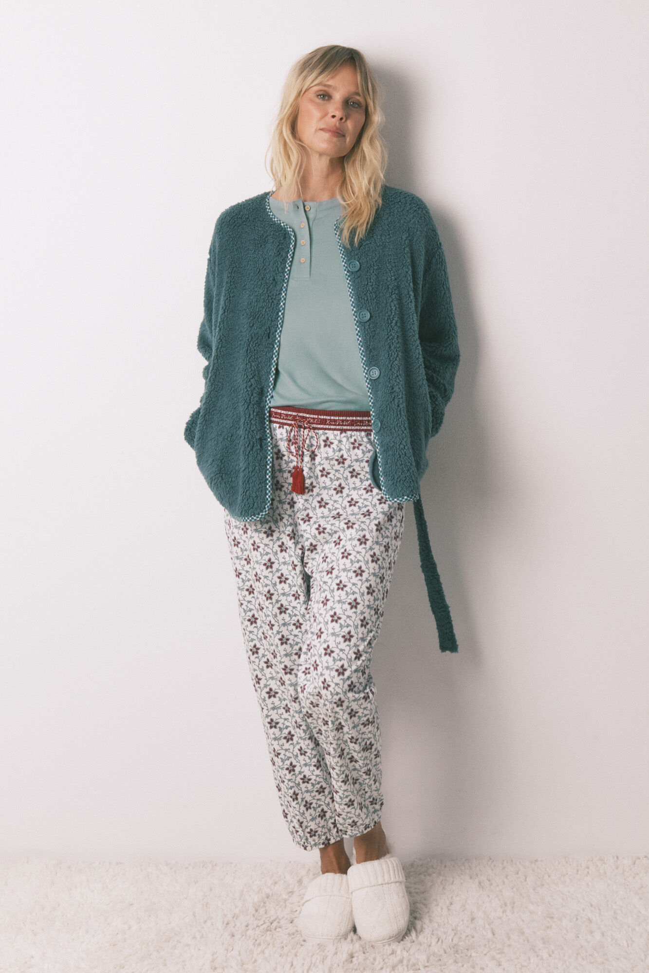 Womensecret Conjunto de zapatillas y bata 