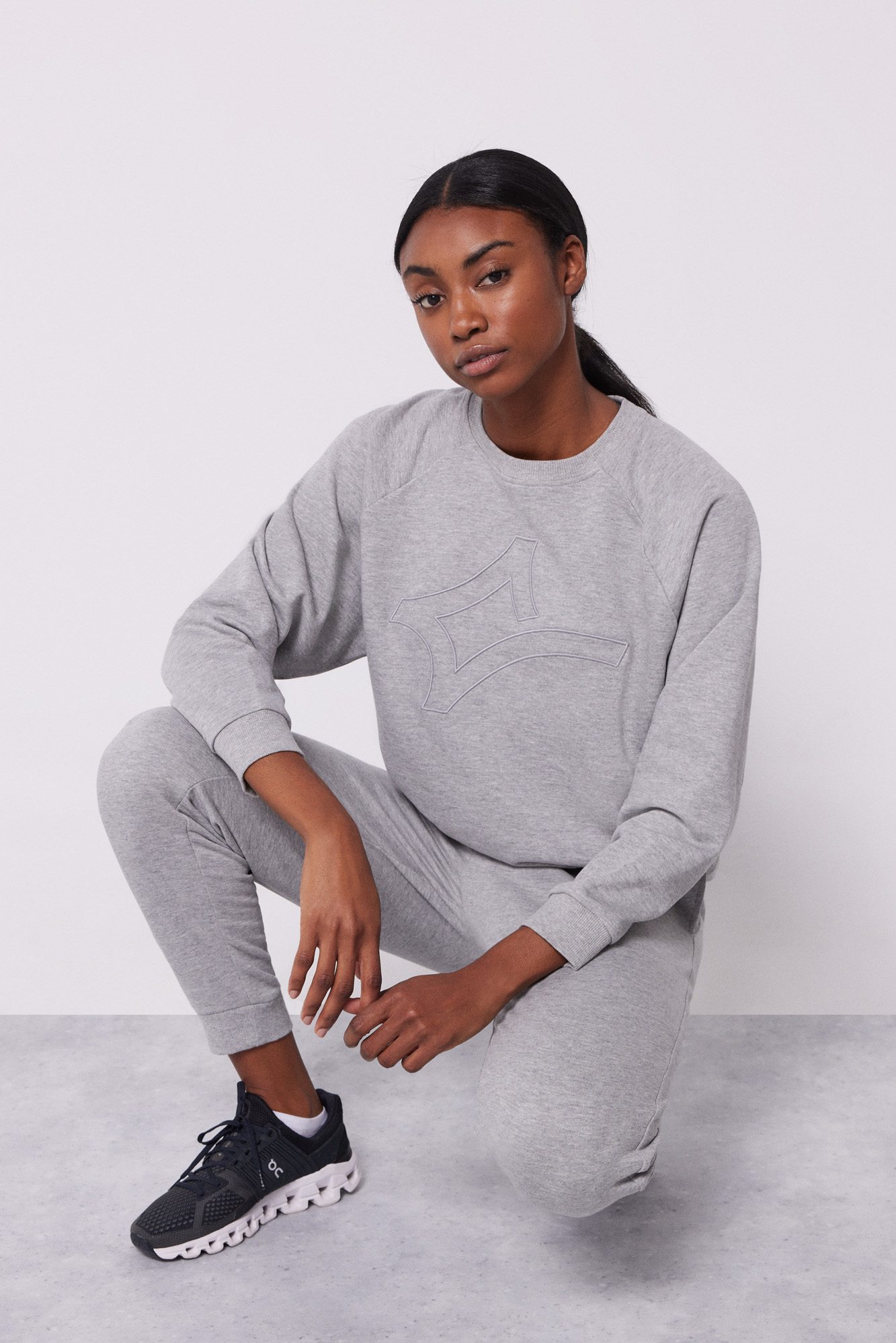 Grey cotton joggers | Sports leggings and trousers for women | WomenSecret