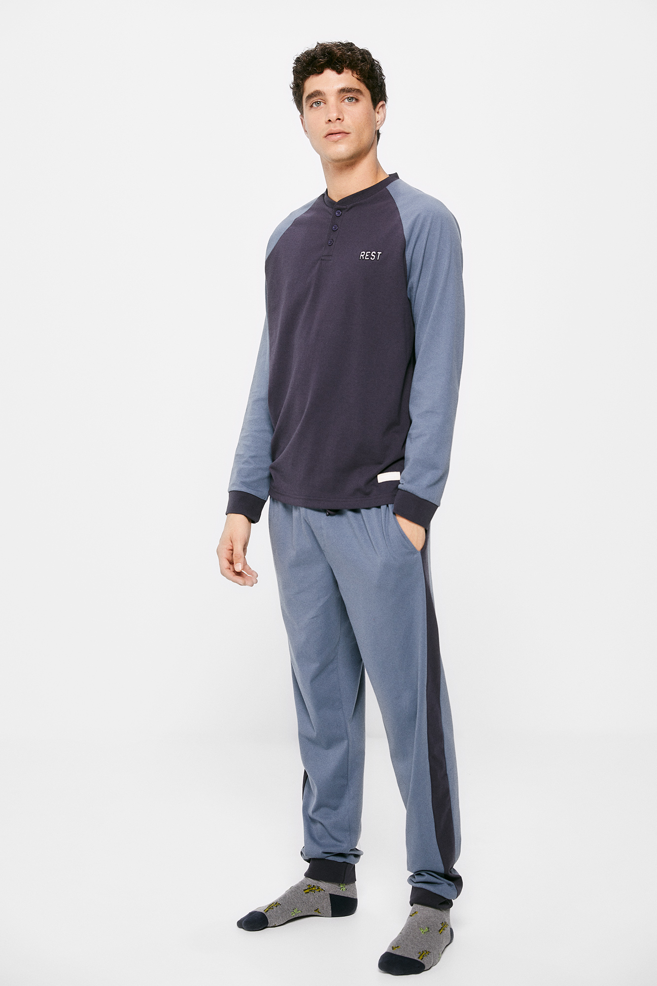 Pijama largo bordado