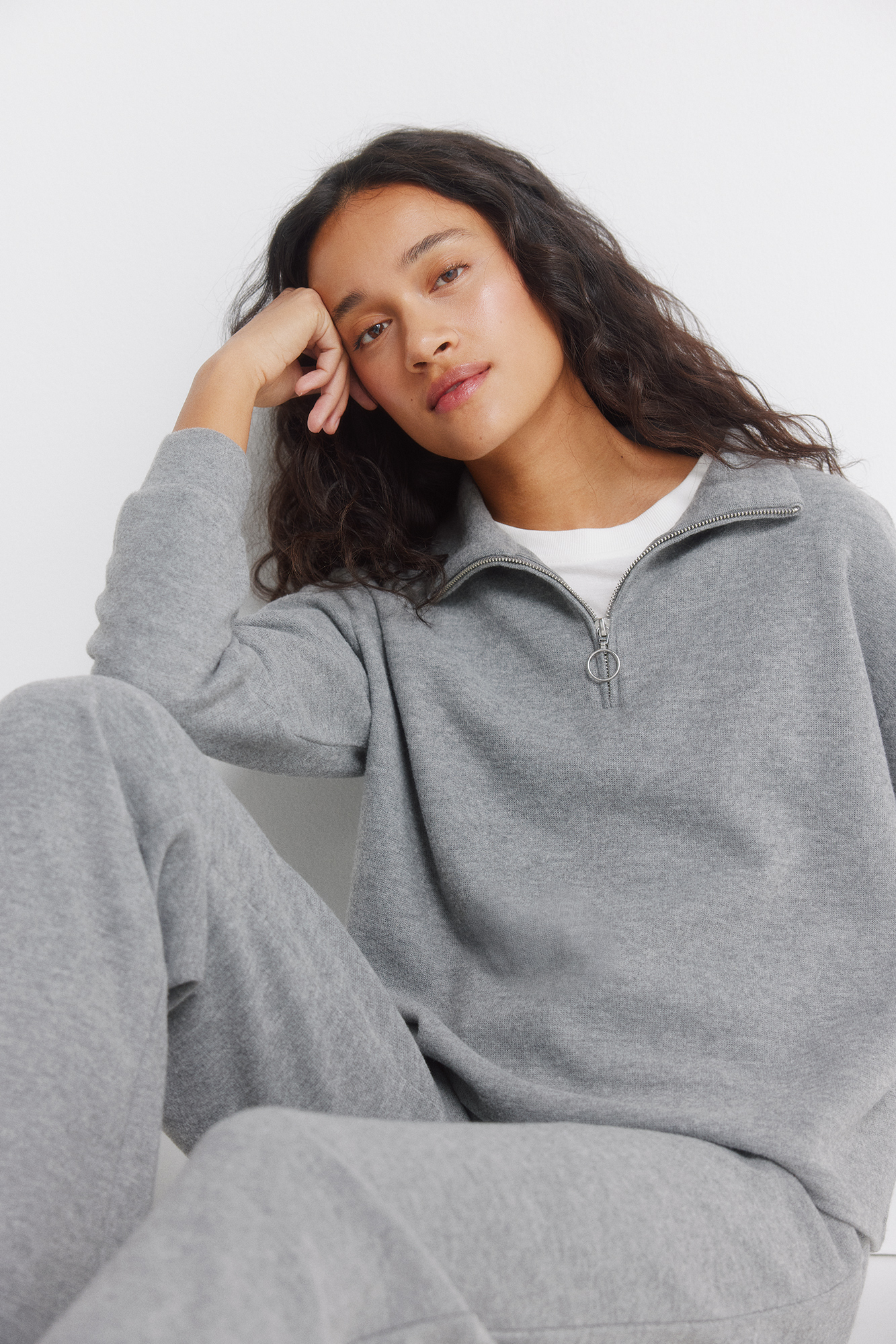 Zip - sweatshirt neck