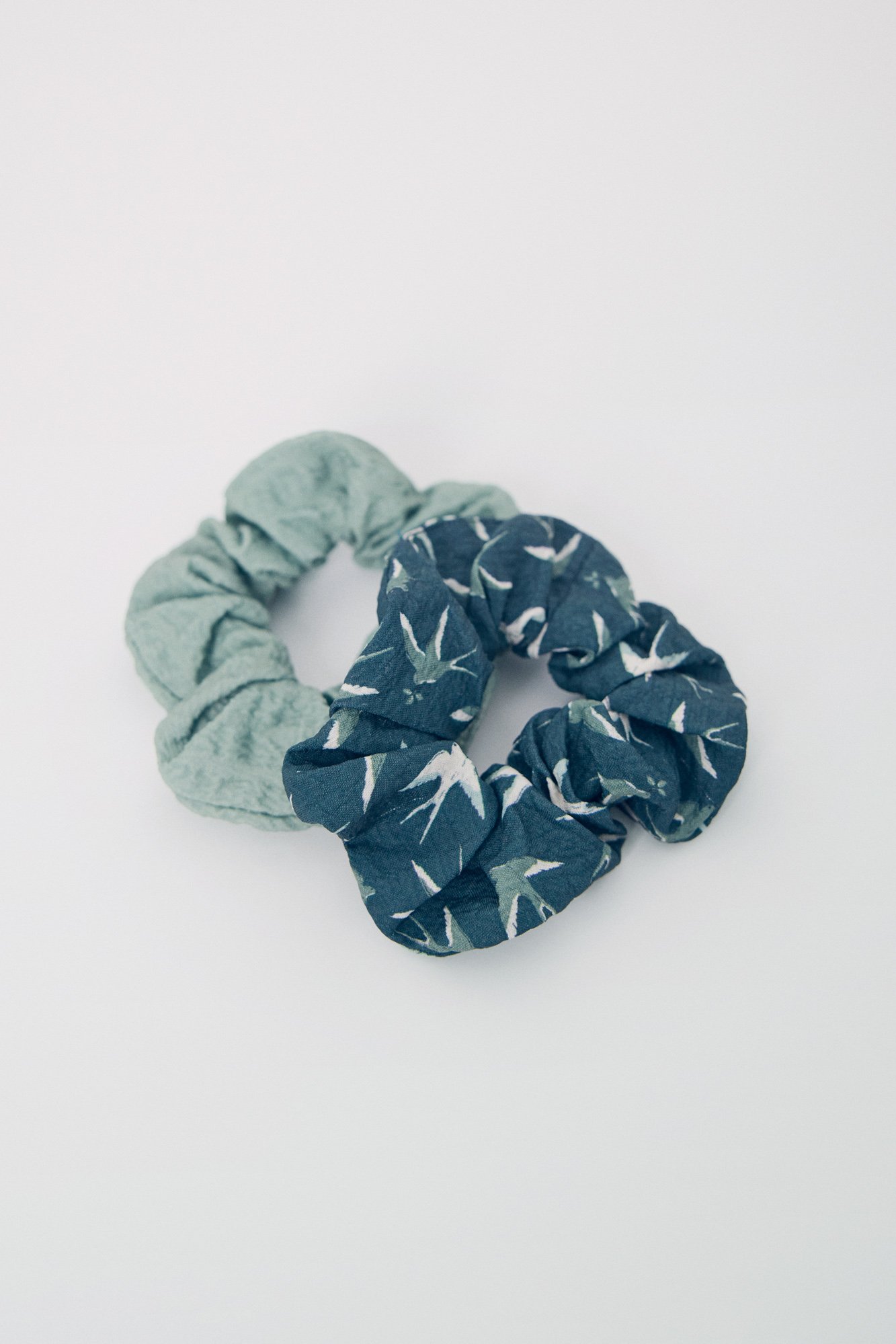 Pack de 2 scrunchies de pássaros verdes