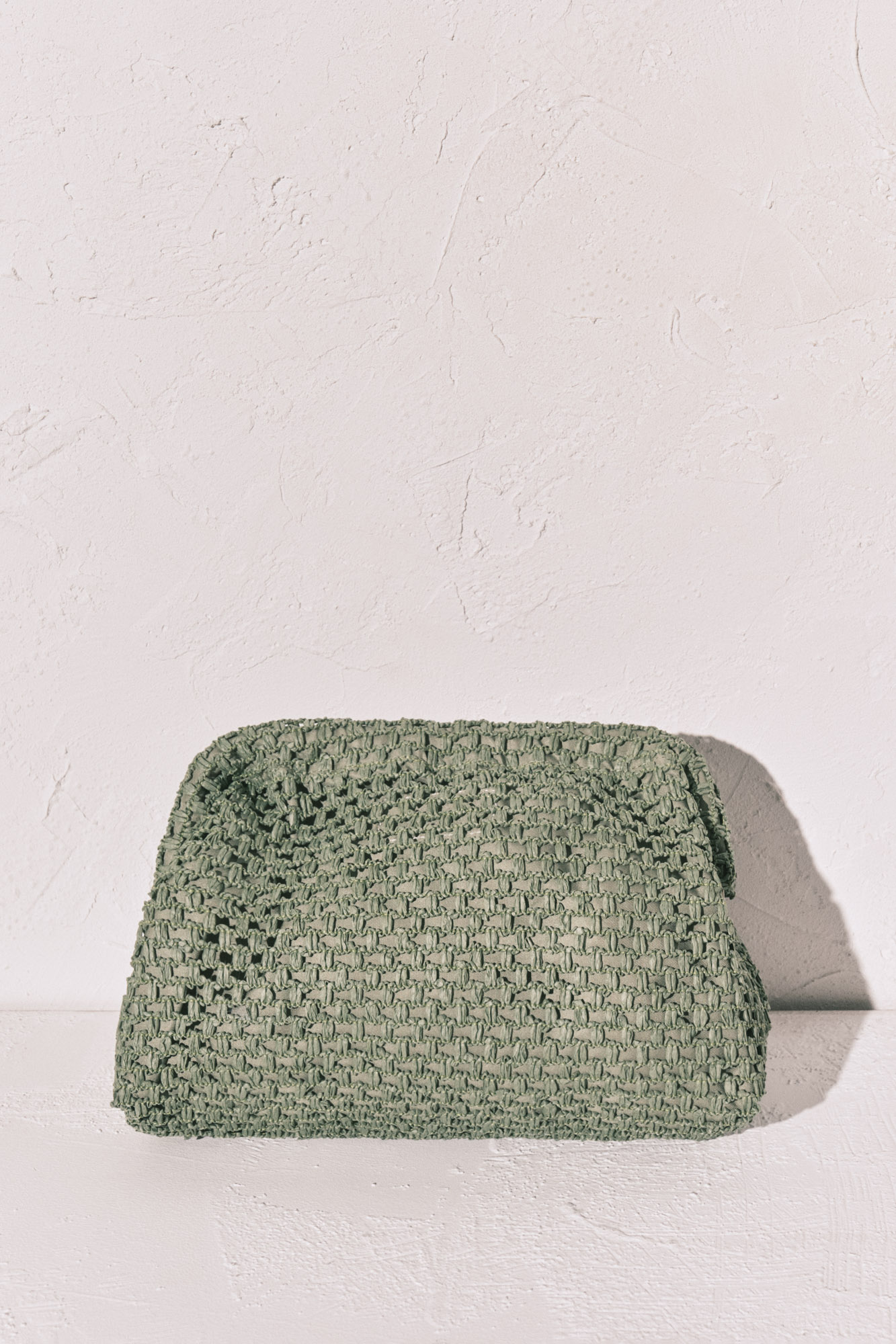 Large raffia floral vanity case | Vanity cases | WomenSecret