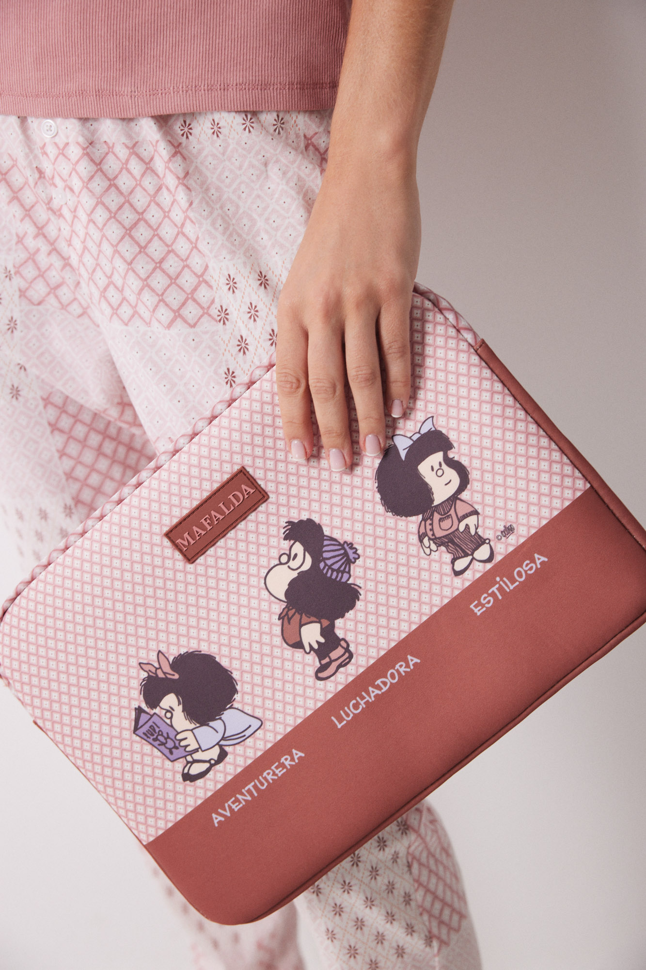 Funda ordenador Mafalda rosa | Complementos y accesorios de mujer | WomenSecret