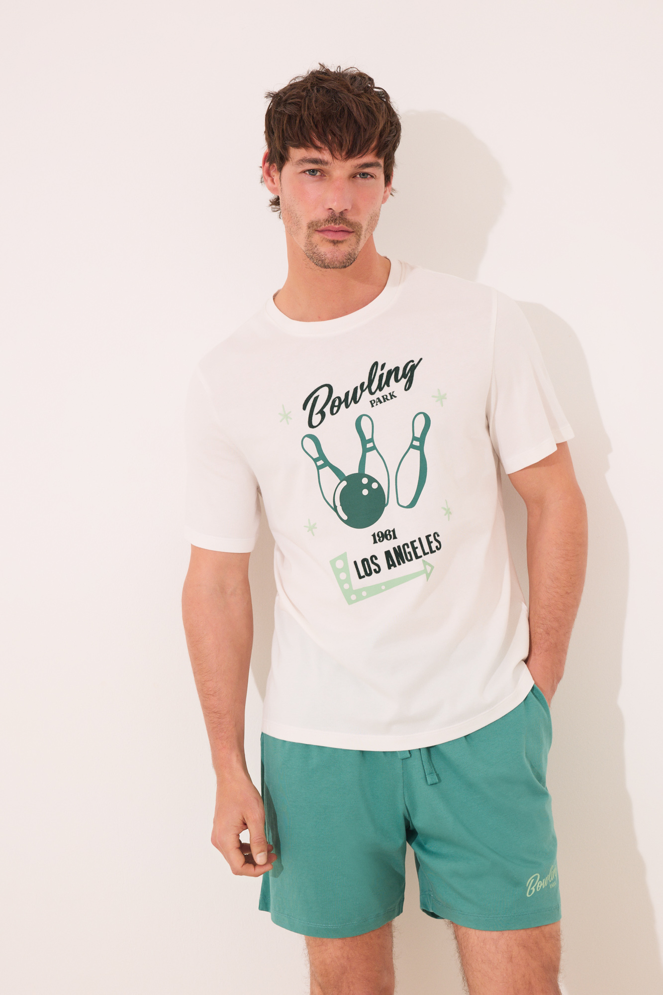 Xojayin ayolni mushukini yalashga majbur qildi