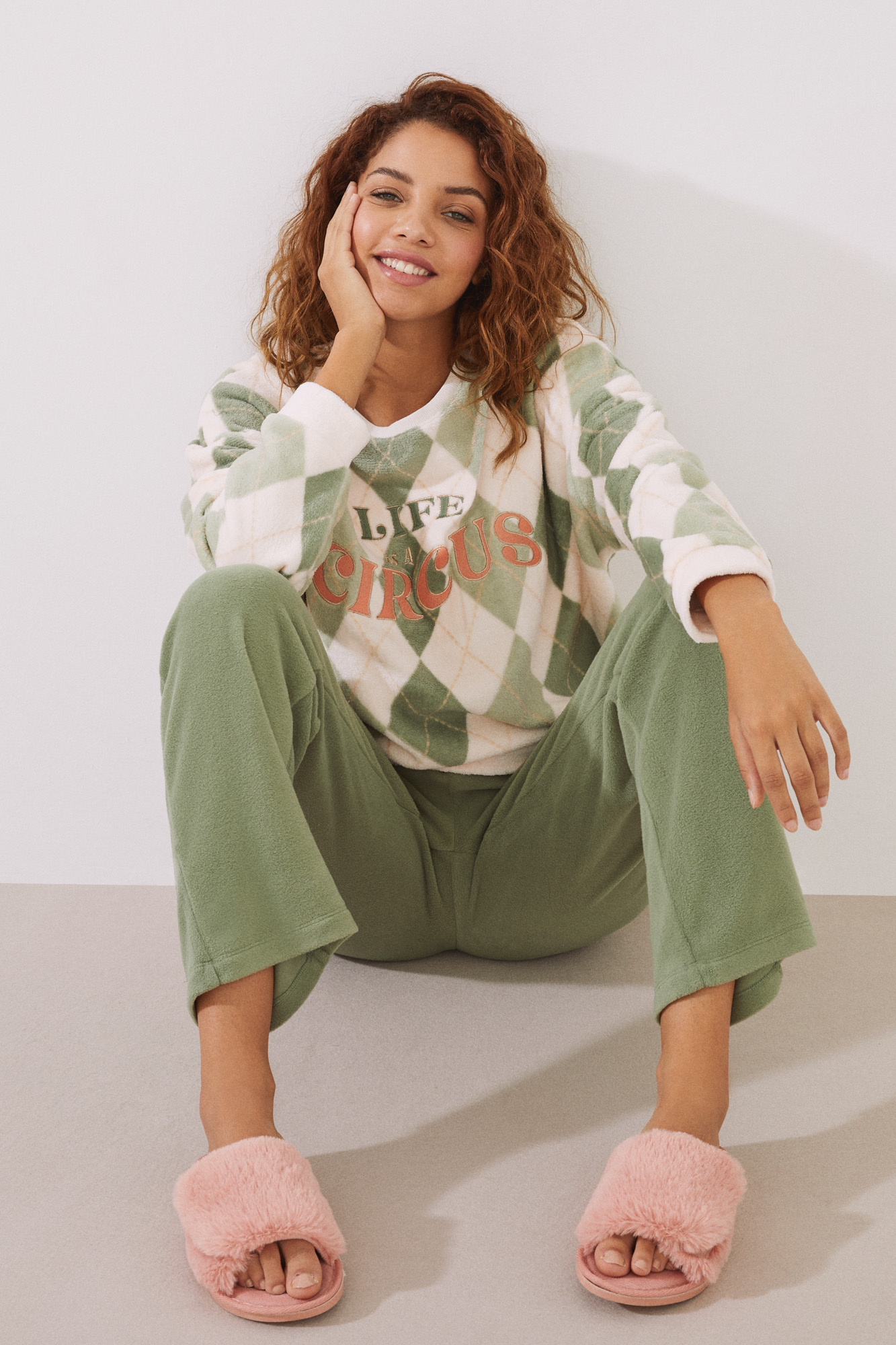 Pijama largo pelo polar rombos | Pijamas y Homewear | WomenSecret