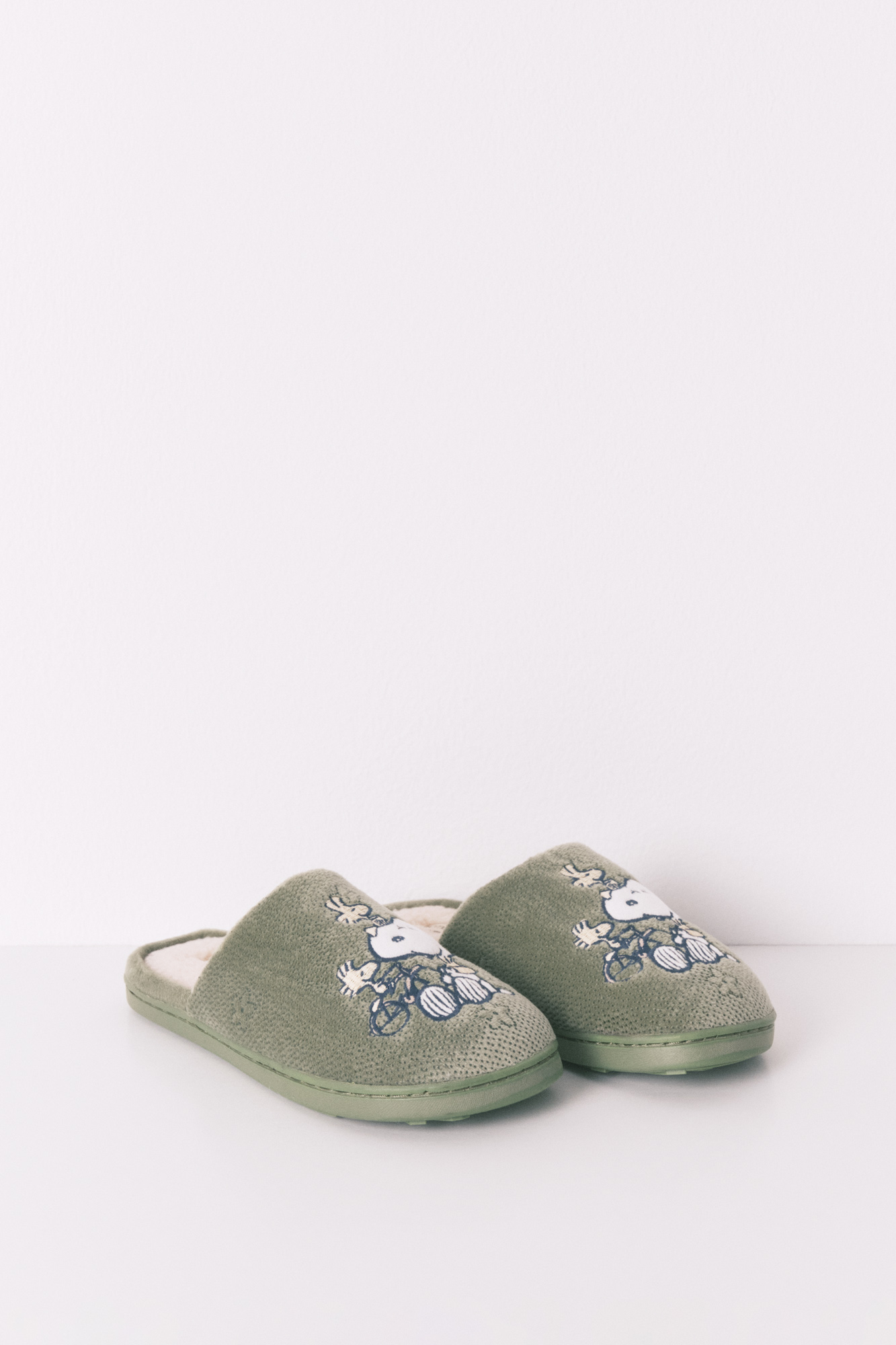 Zapatillas casa Snoopy kaki oscuro Zapatillas de estar por casa