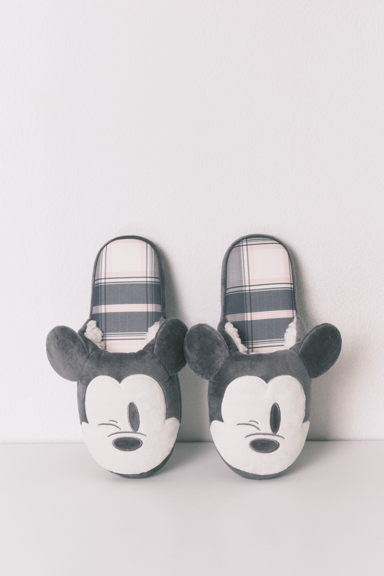 Zapatillas casa Mickey Mouse 3D gris