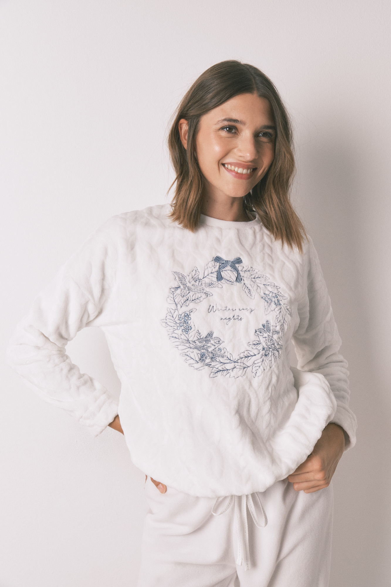 Pijama largo polar suave blanco